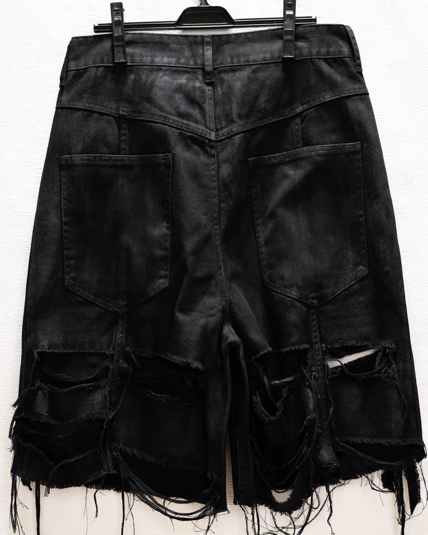 DAMAGE COATING DOUBLE KNEE SHORTS