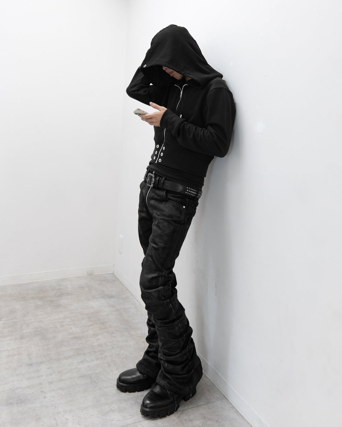 BACK ZIP COATING SKINNY FLARE PANTS